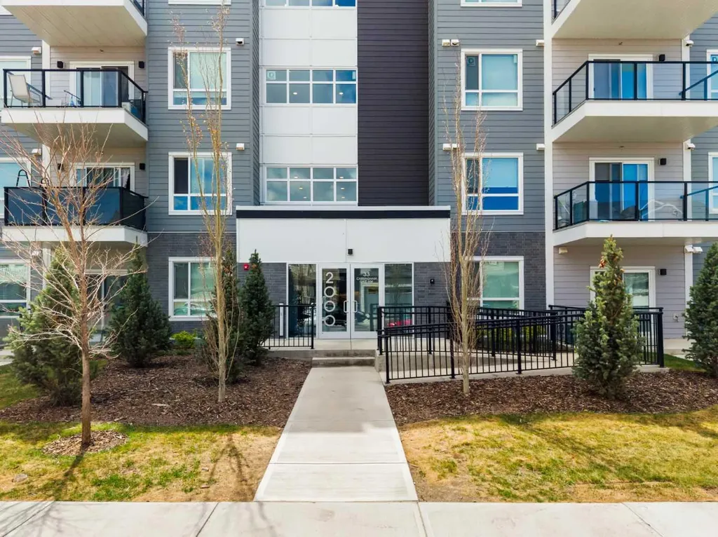 33 Carringham Gate NW Calgary AB T3P 2H6