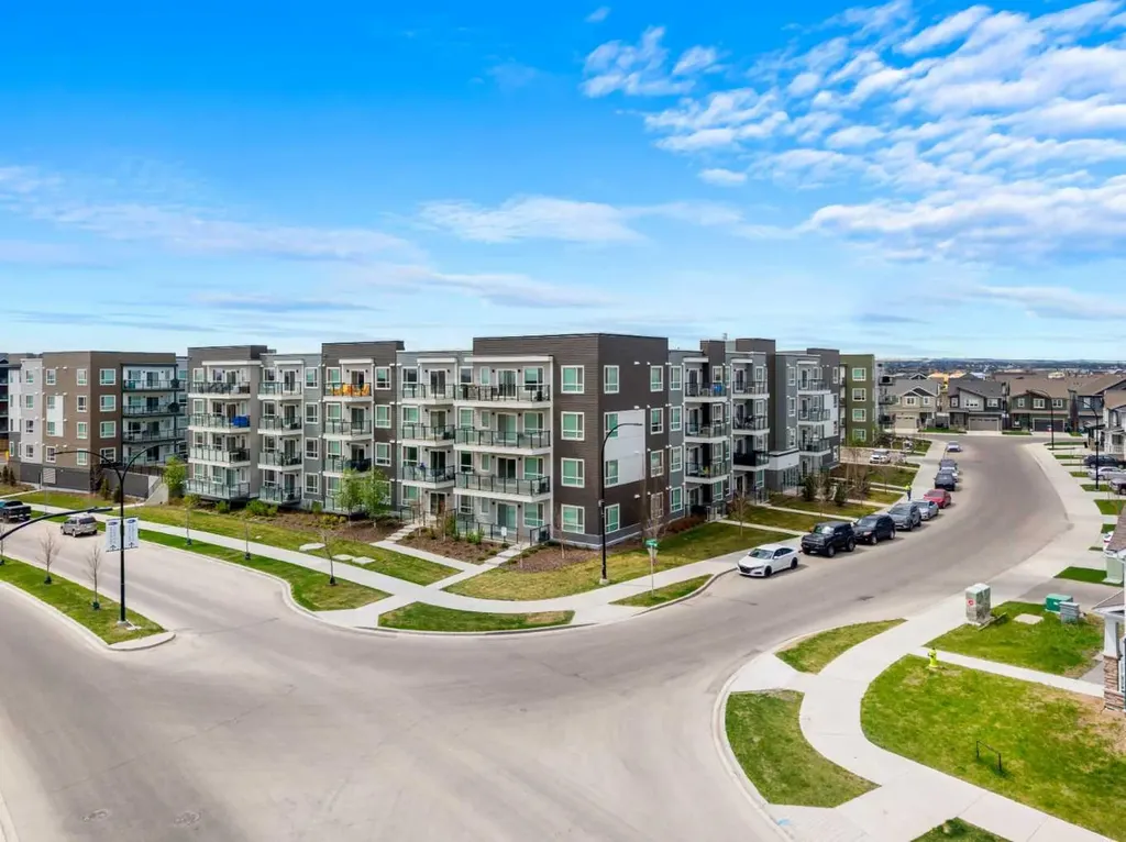 33 Carringham Gate NW Calgary AB T3P 2H6