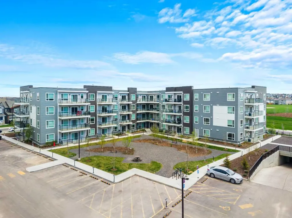 33 Carringham Gate NW Calgary AB T3P 2H6
