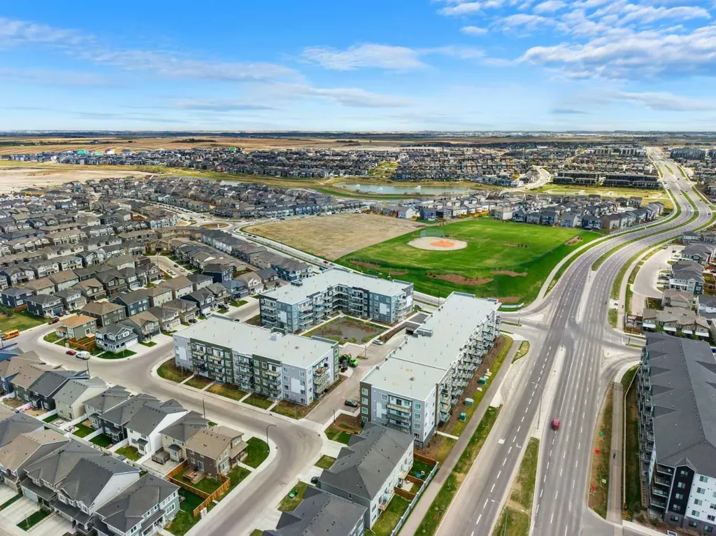 33 Carringham Gate NW Calgary AB T3P 2H6