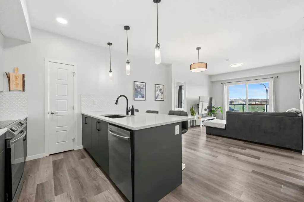 33 Carringham Gate NW Calgary AB T3P 2H6