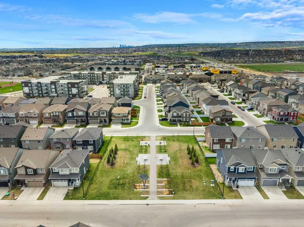 33 Carringham Gate NW Calgary AB T3P 2H6