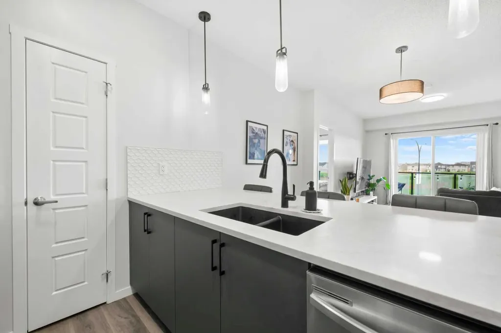 33 Carringham Gate NW Calgary AB T3P 2H6