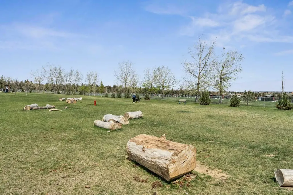 1043 32 Avenue NW Calgary AB T2K 0B3