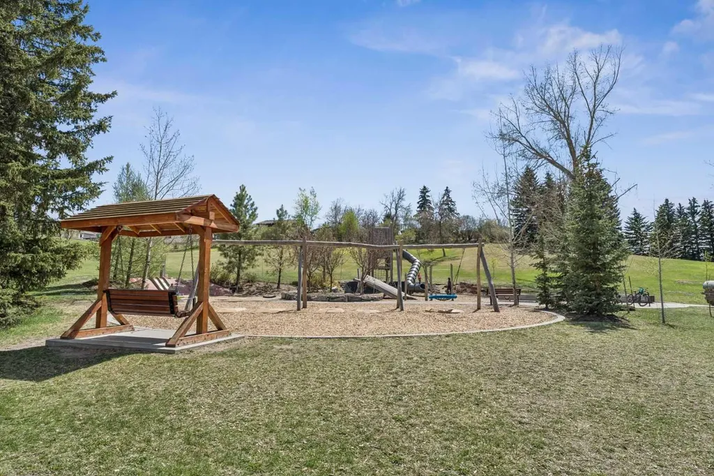 1043 32 Avenue NW Calgary AB T2K 0B3