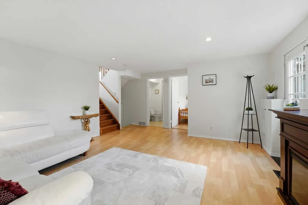 35 Ray Avenue Red Deer AB T4P 3B9