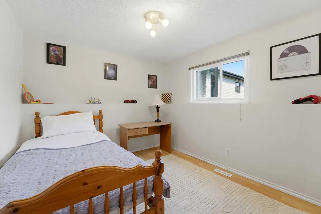 35 Ray Avenue Red Deer AB T4P 3B9