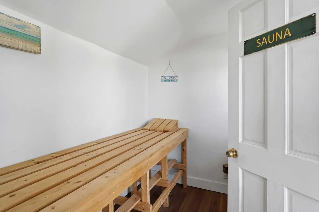 35 Ray Avenue Red Deer AB T4P 3B9