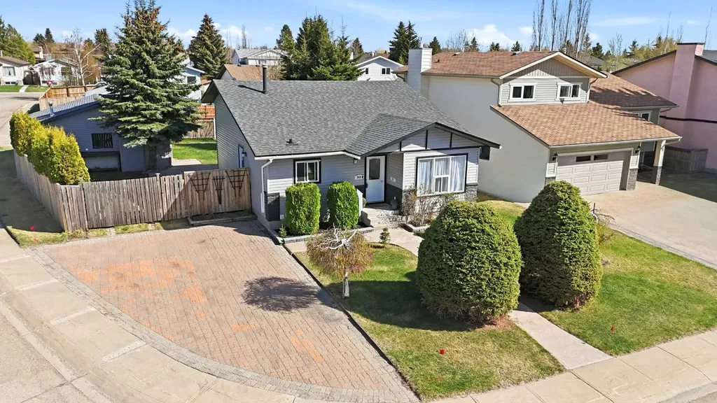 35 Ray Avenue Red Deer AB T4P 3B9