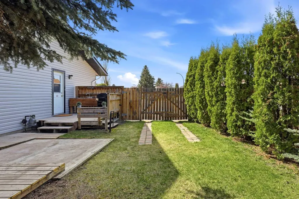 35 Ray Avenue Red Deer AB T4P 3B9
