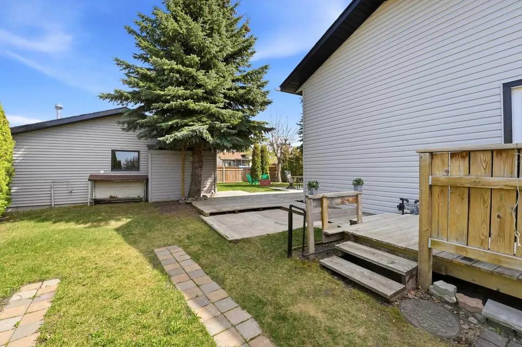 35 Ray Avenue Red Deer AB T4P 3B9