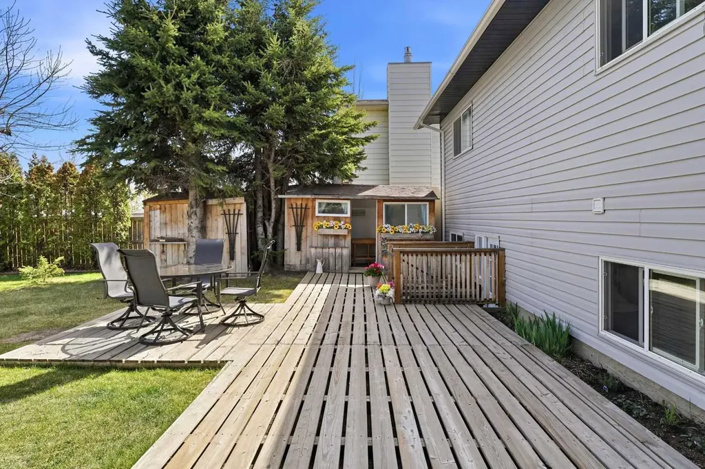 35 Ray Avenue Red Deer AB T4P 3B9