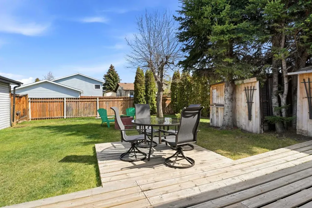 35 Ray Avenue Red Deer AB T4P 3B9