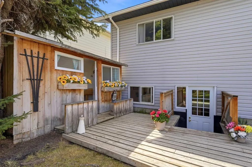 35 Ray Avenue Red Deer AB T4P 3B9
