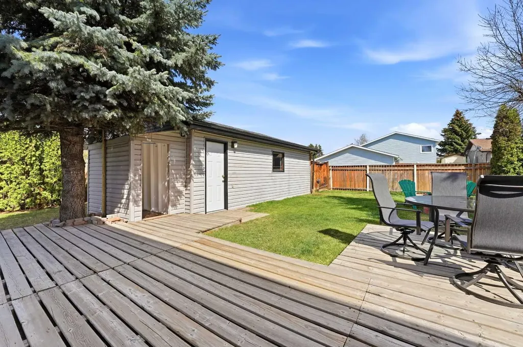 35 Ray Avenue Red Deer AB T4P 3B9