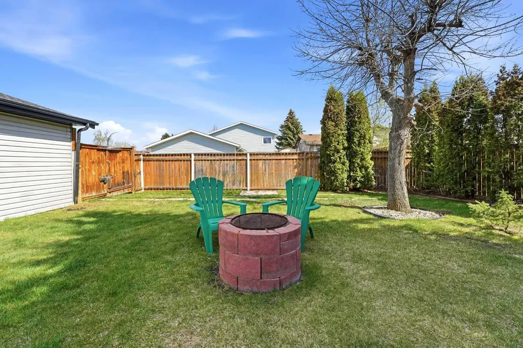 35 Ray Avenue Red Deer AB T4P 3B9