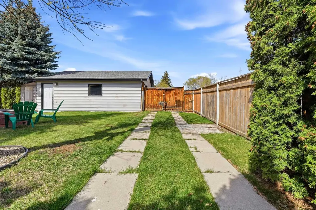 35 Ray Avenue Red Deer AB T4P 3B9