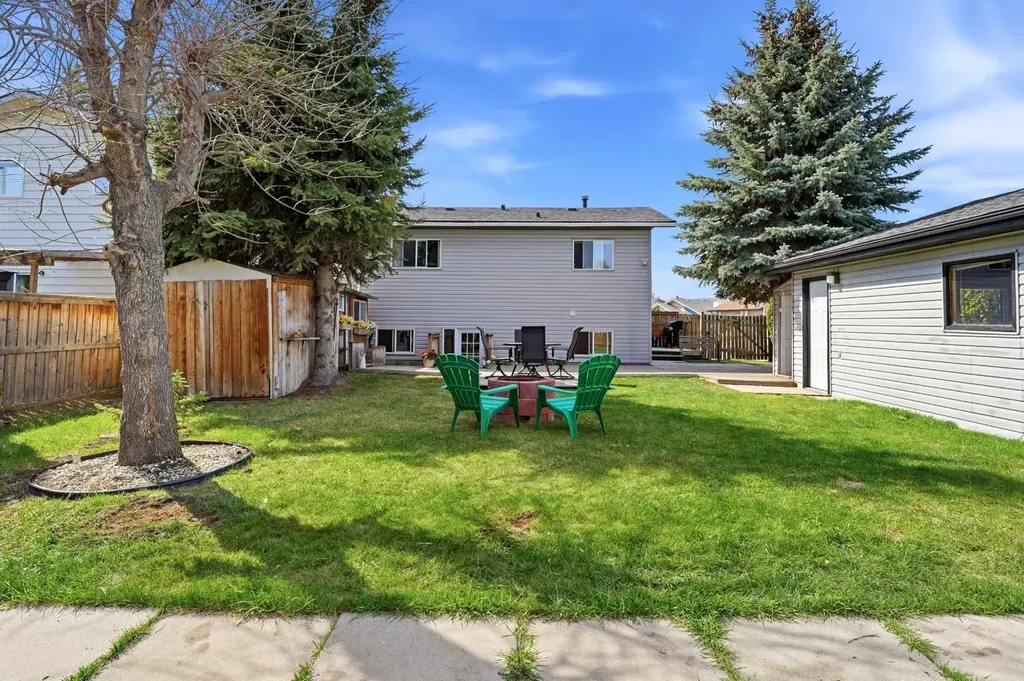 35 Ray Avenue Red Deer AB T4P 3B9