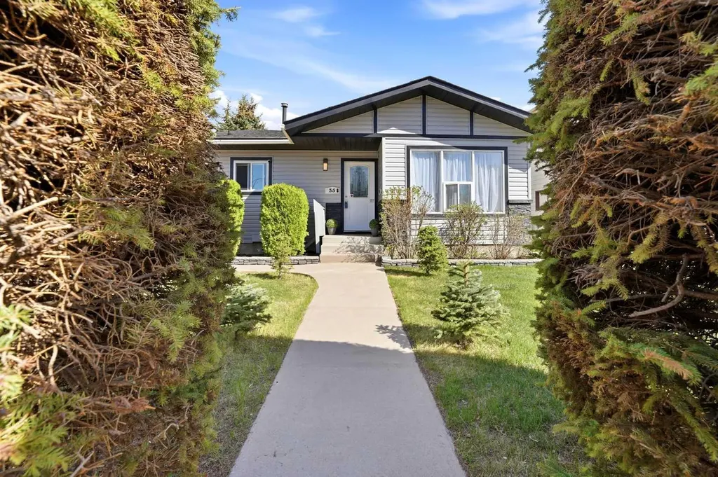 35 Ray Avenue Red Deer AB T4P 3B9