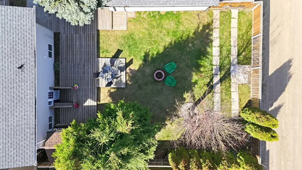 35 Ray Avenue Red Deer AB T4P 3B9