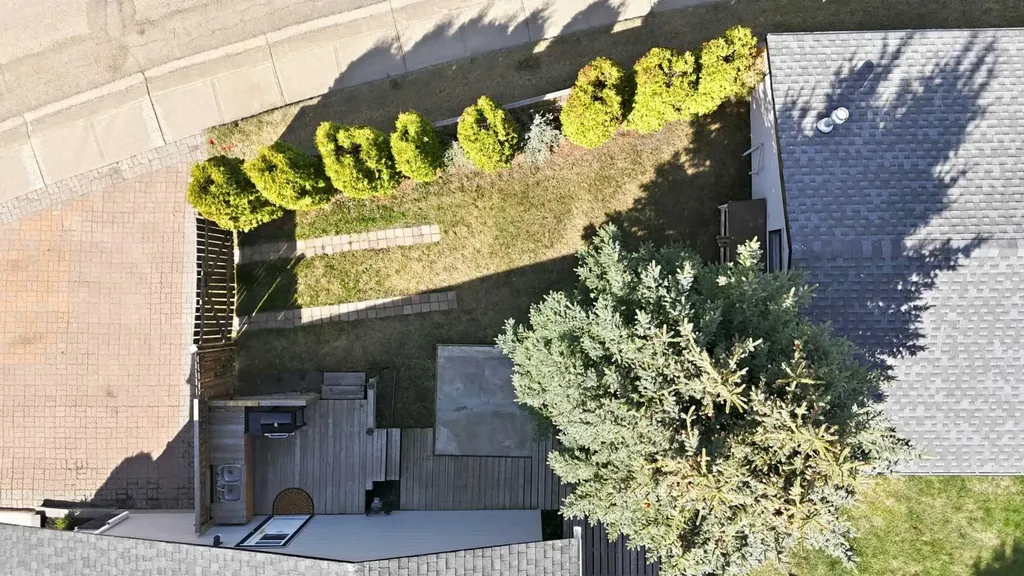 35 Ray Avenue Red Deer AB T4P 3B9