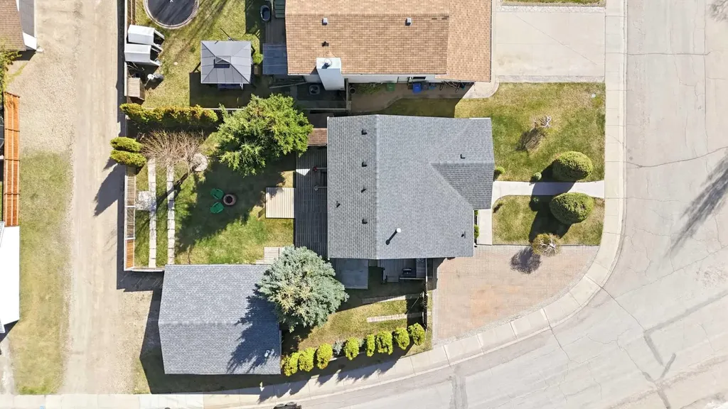 35 Ray Avenue Red Deer AB T4P 3B9