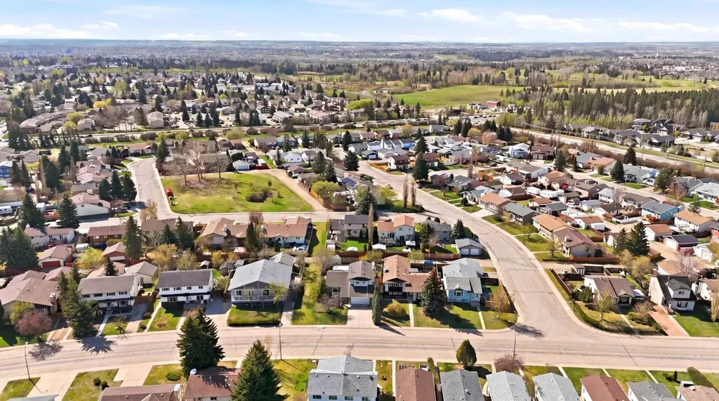 35 Ray Avenue Red Deer AB T4P 3B9
