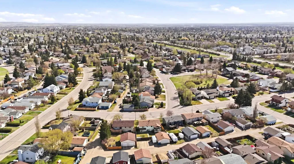 35 Ray Avenue Red Deer AB T4P 3B9