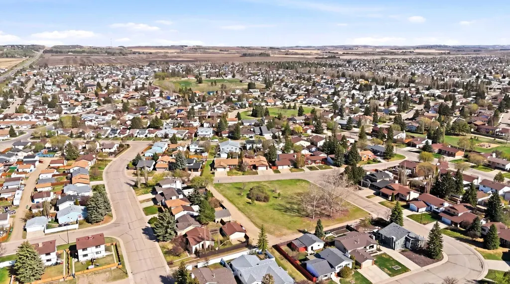 35 Ray Avenue Red Deer AB T4P 3B9