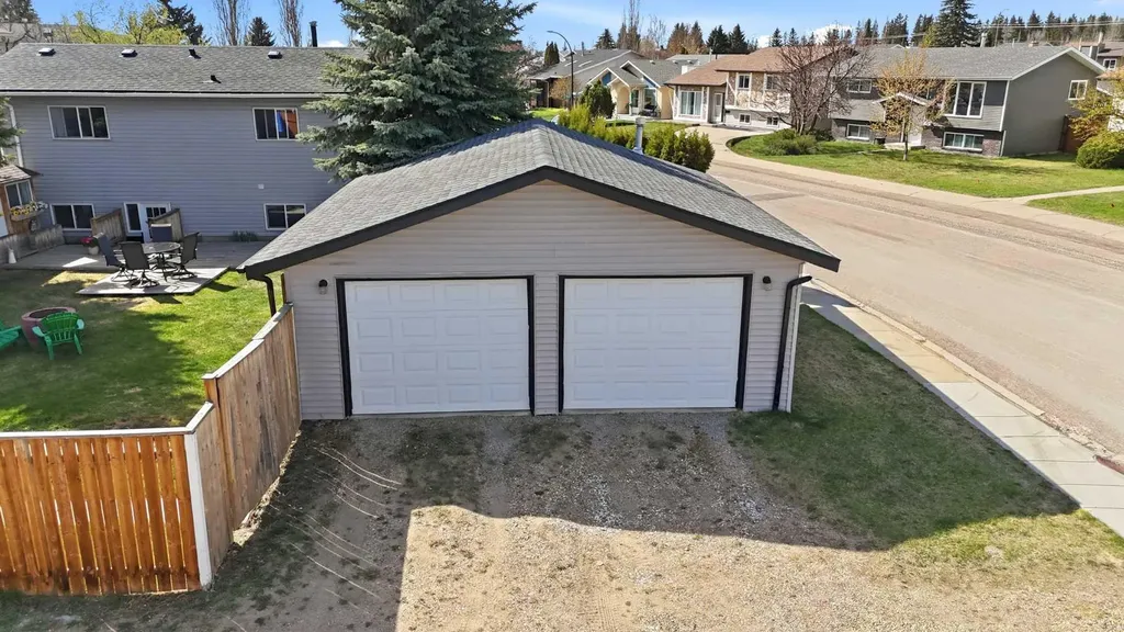 35 Ray Avenue Red Deer AB T4P 3B9