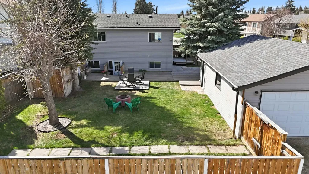 35 Ray Avenue Red Deer AB T4P 3B9