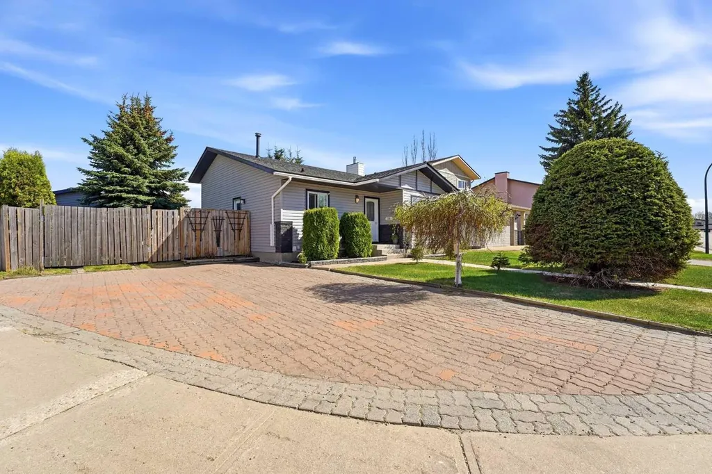 35 Ray Avenue Red Deer AB T4P 3B9