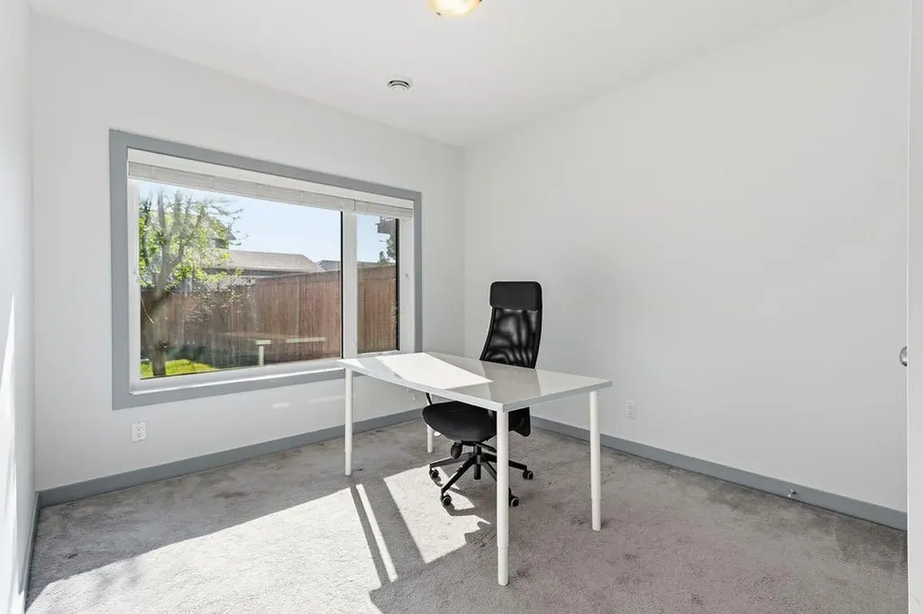 11 Evanscrest Way NW Calgary AB T3P0R4