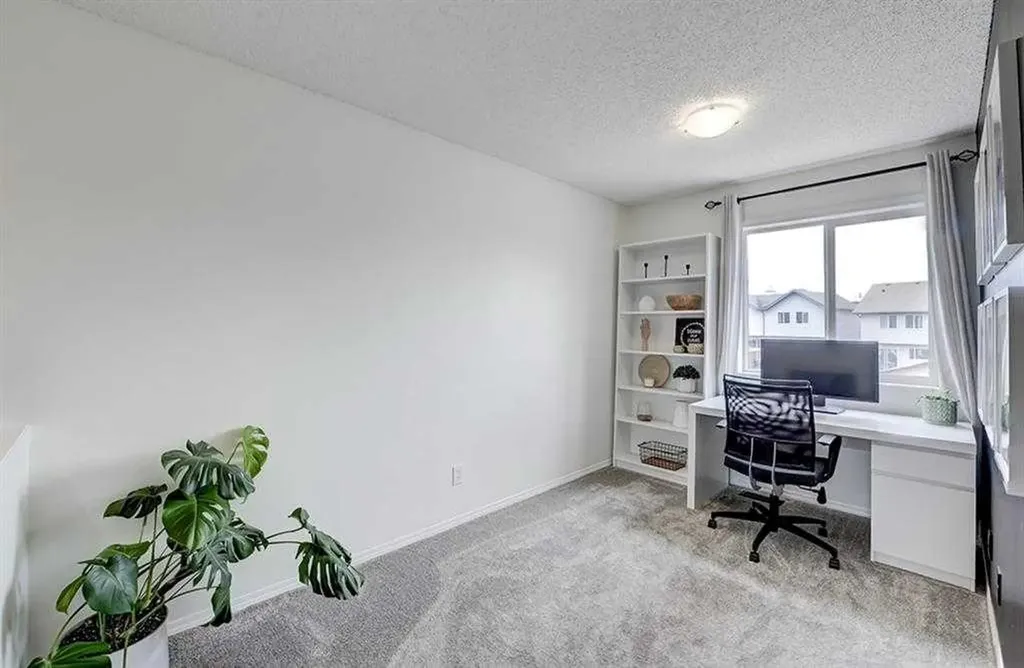 12 Elgin Meadows View SE Calgary AB T2Z 0E8