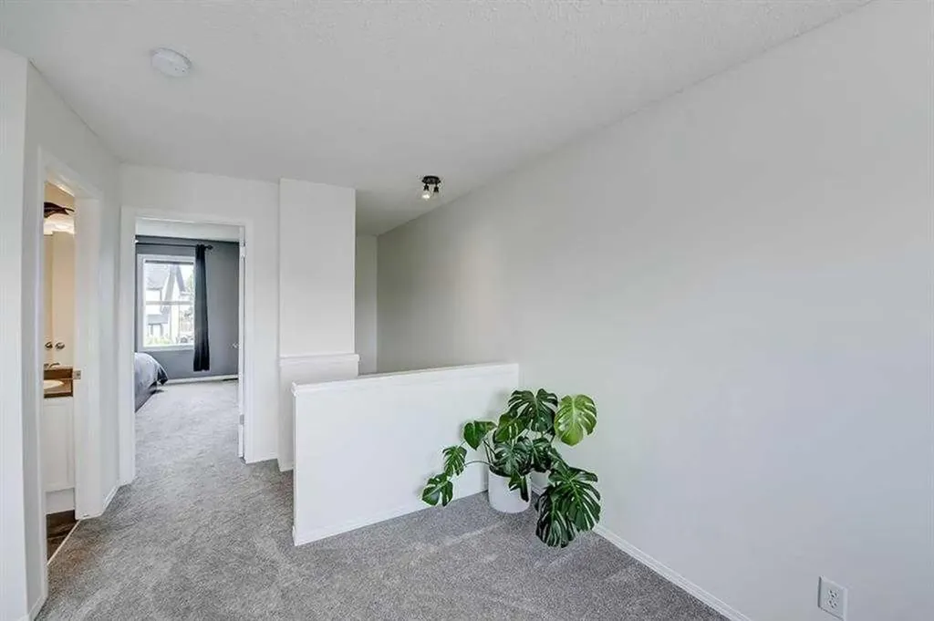 12 Elgin Meadows View SE Calgary AB T2Z 0E8