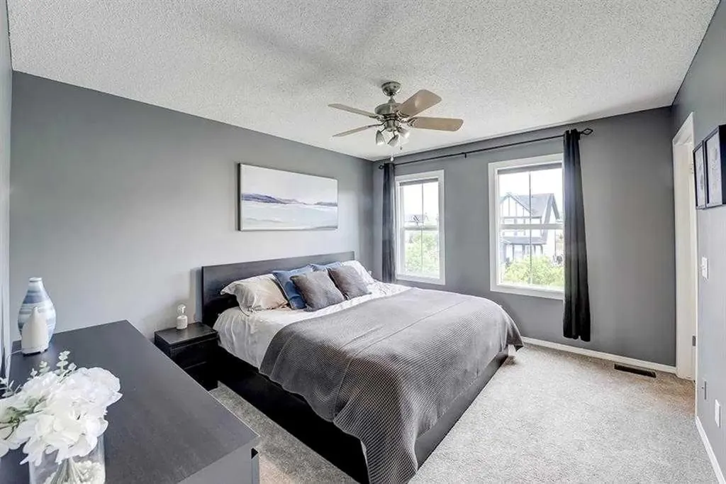 12 Elgin Meadows View SE Calgary AB T2Z 0E8