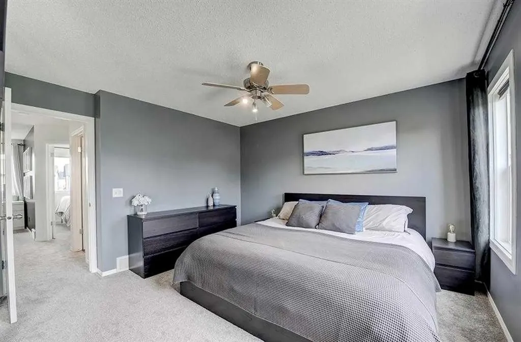 12 Elgin Meadows View SE Calgary AB T2Z 0E8