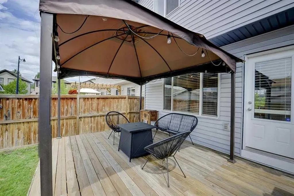 12 Elgin Meadows View SE Calgary AB T2Z 0E8