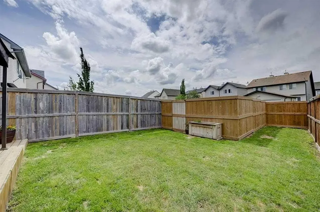 12 Elgin Meadows View SE Calgary AB T2Z 0E8