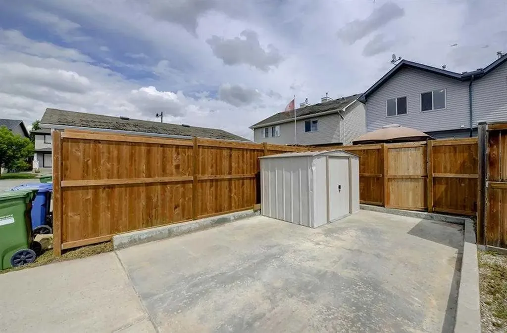 12 Elgin Meadows View SE Calgary AB T2Z 0E8