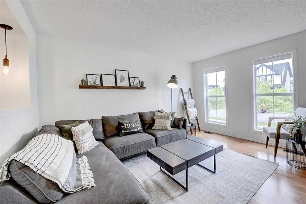 12 Elgin Meadows View SE Calgary AB T2Z 0E8