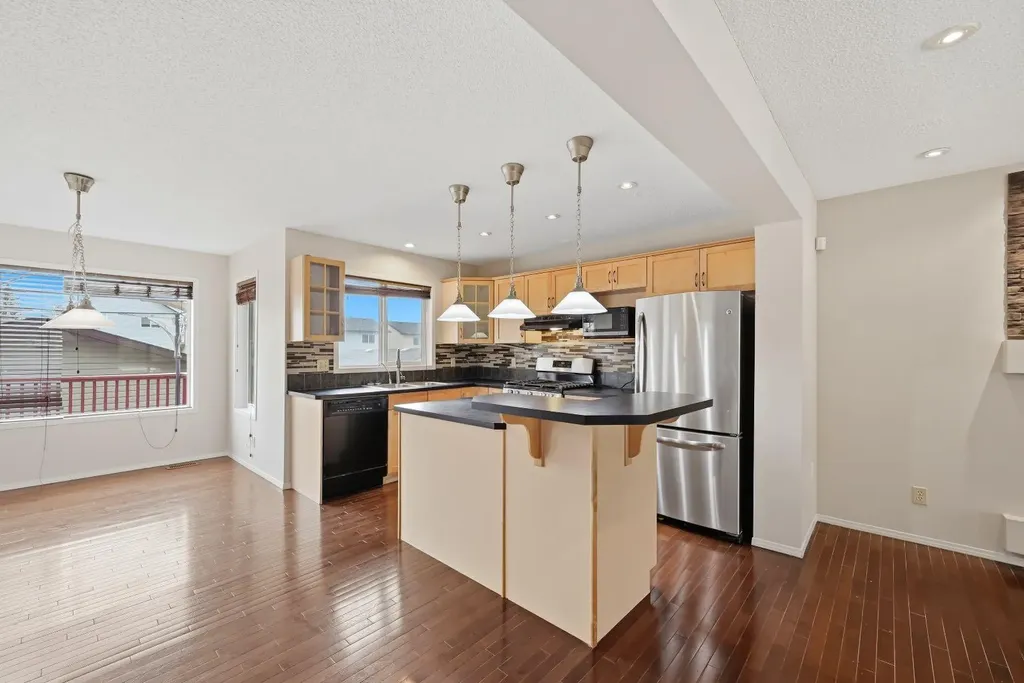 646 Everridge Drive SW Calgary AB T2Y4w5