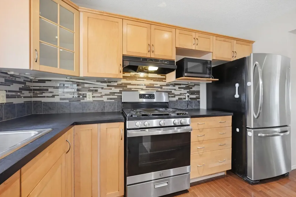 646 Everridge Drive SW Calgary AB T2Y4w5
