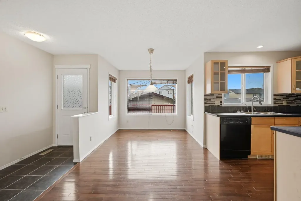 646 Everridge Drive SW Calgary AB T2Y4w5