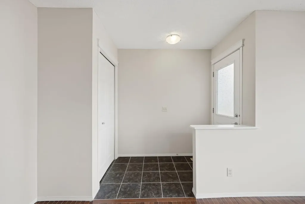646 Everridge Drive SW Calgary AB T2Y4w5