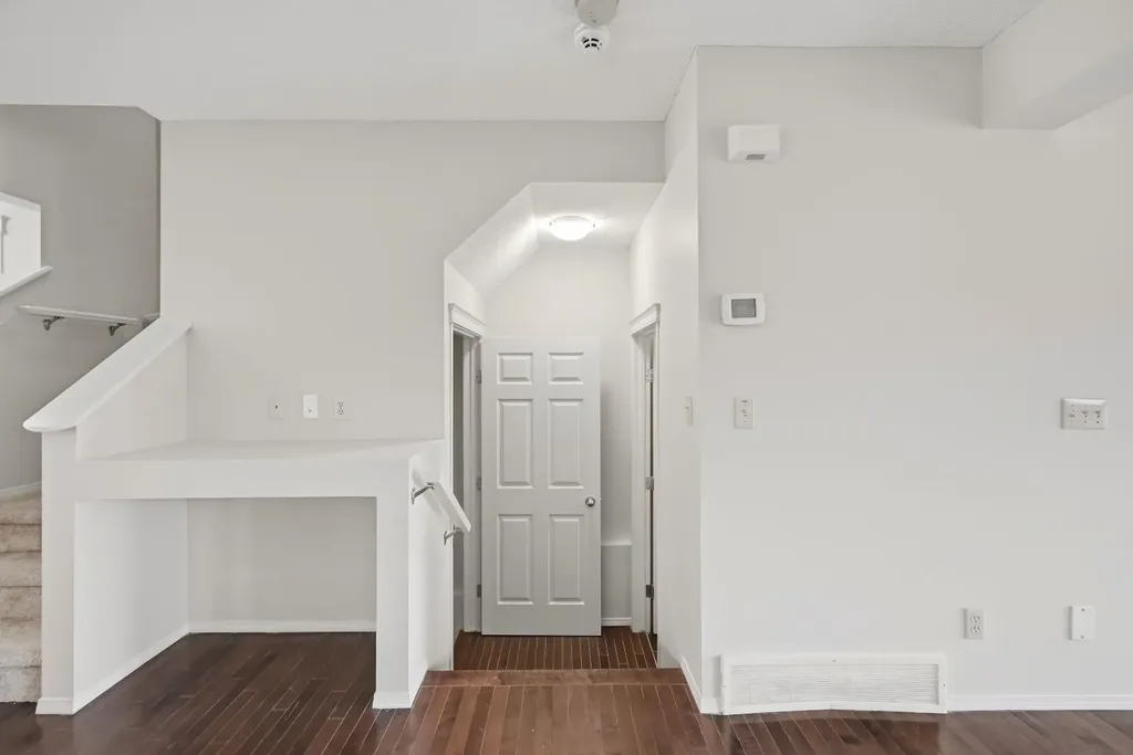 646 Everridge Drive SW Calgary AB T2Y4w5