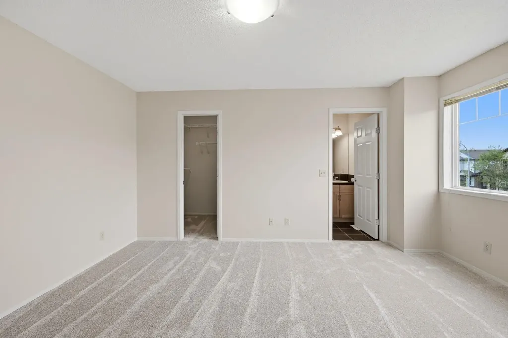 646 Everridge Drive SW Calgary AB T2Y4w5