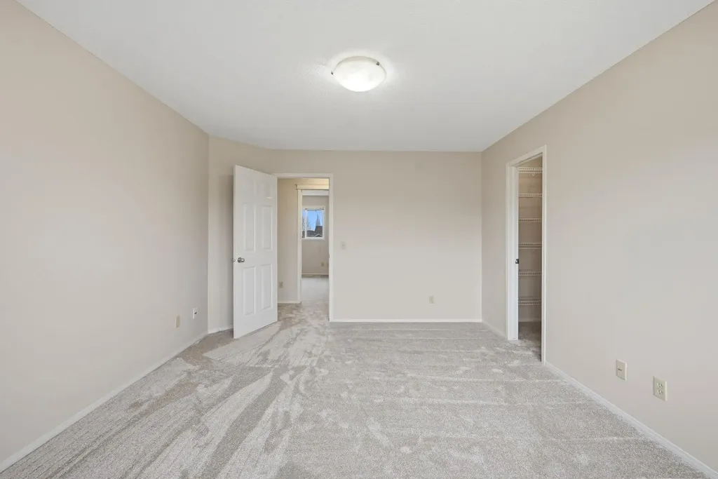 646 Everridge Drive SW Calgary AB T2Y4w5
