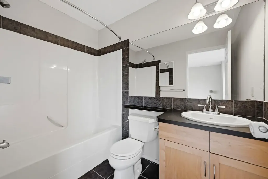 646 Everridge Drive SW Calgary AB T2Y4w5