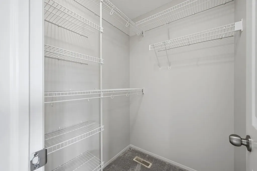 646 Everridge Drive SW Calgary AB T2Y4w5